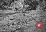 Standbild Stufen in die Ölförderung Mexiko, 1926, aus Sekunde 23 historischem Filmmaterial Videoclip 65675050556