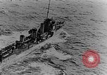 Standbild britischen Flotte im Englischen Kanal, 1918, aus Sekunde 32 historischem Filmmaterial Videoclip 65675050557