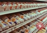 Image supermarché Yonkers New York USA, 1958, de la seconde 4 séquences d'archives historiques vidéo 65675050579
