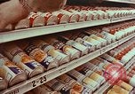 Image supermarché Yonkers New York USA, 1958, de la seconde 7 séquences d'archives historiques vidéo 65675050579