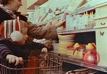 Image supermarché Yonkers New York USA, 1958, de la seconde 26 séquences d'archives historiques vidéo 65675050579
