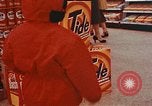 Image supermarché Yonkers New York USA, 1958, de la seconde 28 séquences d'archives historiques vidéo 65675050579