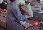Image Grand Union supermarché Yonkers New York USA, 1958, de la seconde 17 séquences d'archives historiques vidéo 65675050580