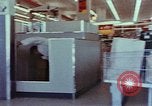 Image Grand Union supermarché Yonkers New York USA, 1958, de la seconde 23 séquences d'archives historiques vidéo 65675050580
