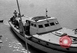 Image Des ressortissants britanniques quittent l'Iran à bord de navires l'Iran, 1951, de la seconde 3 séquences d'archives historiques vidéo 65675050598