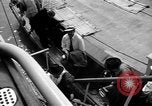 Image Des ressortissants britanniques quittent l'Iran à bord de navires l'Iran, 1951, de la seconde 19 séquences d'archives historiques vidéo 65675050598