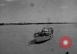 Image Des ressortissants britanniques quittent l'Iran à bord de navires l'Iran, 1951, de la seconde 52 séquences d'archives historiques vidéo 65675050598