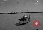 Image Des ressortissants britanniques quittent l'Iran à bord de navires l'Iran, 1951, de la seconde 55 séquences d'archives historiques vidéo 65675050598