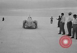 Standbild Ab Jenkins Bonneville Salt Flats Utah USA, 1951, aus Sekunde 17 historischem Filmmaterial Videoclip 65675050617
