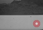 Standbild Ab Jenkins Bonneville Salt Flats Utah USA, 1951, aus Sekunde 19 historischem Filmmaterial Videoclip 65675050617