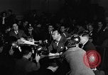 Standbild Herbert Biberman befragt an Huac United States USA, 1947, aus Sekunde 7 historischem Filmmaterial Videoclip 65675050677