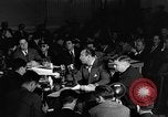 Standbild Herbert Biberman befragt an Huac United States USA, 1947, aus Sekunde 10 historischem Filmmaterial Videoclip 65675050677