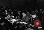 Standbild Herbert Biberman befragt an Huac United States USA, 1947, aus Sekunde 13 historischem Filmmaterial Videoclip 65675050677