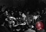 Standbild Herbert Biberman befragt an Huac United States USA, 1947, aus Sekunde 17 historischem Filmmaterial Videoclip 65675050677