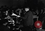 Standbild Herbert Biberman befragt an Huac United States USA, 1947, aus Sekunde 22 historischem Filmmaterial Videoclip 65675050677