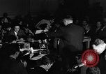 Standbild Herbert Biberman befragt an Huac United States USA, 1947, aus Sekunde 23 historischem Filmmaterial Videoclip 65675050677