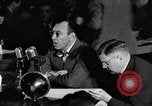 Standbild Herbert Biberman befragt an Huac United States USA, 1947, aus Sekunde 28 historischem Filmmaterial Videoclip 65675050677