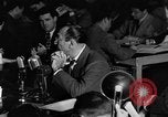 Standbild Herbert Biberman befragt an Huac United States USA, 1947, aus Sekunde 43 historischem Filmmaterial Videoclip 65675050677