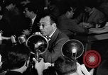 Standbild Herbert Biberman befragt an Huac United States USA, 1947, aus Sekunde 48 historischem Filmmaterial Videoclip 65675050677