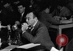 Standbild Herbert Biberman befragt an Huac United States USA, 1947, aus Sekunde 51 historischem Filmmaterial Videoclip 65675050677