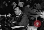 Standbild Herbert Biberman befragt an Huac United States USA, 1947, aus Sekunde 61 historischem Filmmaterial Videoclip 65675050677