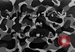 Standbild Camouflage im Kampf United States USA, 1945, aus Sekunde 26 historischem Filmmaterial Videoclip 65675050679