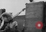 Standbild amerikanische Soldaten Philippinen, 1945, aus Sekunde 37 historischem Filmmaterial Videoclip 65675050682