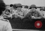 Standbild amerikanische Soldaten Philippinen, 1945, aus Sekunde 45 historischem Filmmaterial Videoclip 65675050682