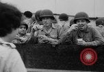Standbild amerikanische Soldaten Philippinen, 1945, aus Sekunde 47 historischem Filmmaterial Videoclip 65675050682