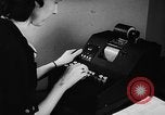 Standbild Rechenmaschine Cambridge Massachusetts USA, 1945, aus Sekunde 16 historischem Filmmaterial Videoclip 65675050700