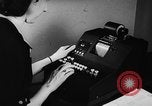 Standbild Rechenmaschine Cambridge Massachusetts USA, 1945, aus Sekunde 18 historischem Filmmaterial Videoclip 65675050700