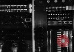 Standbild Rechenmaschine Cambridge Massachusetts USA, 1945, aus Sekunde 29 historischem Filmmaterial Videoclip 65675050700