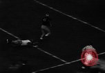 Standbild Armee beats Penn 61-0 Philadelphia Pennsylvania USA, 1945, aus Sekunde 17 historischem Filmmaterial Videoclip 65675050701