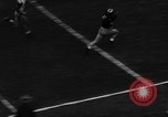 Standbild Armee beats Penn 61-0 Philadelphia Pennsylvania USA, 1945, aus Sekunde 46 historischem Filmmaterial Videoclip 65675050701