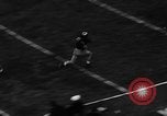 Standbild Armee beats Penn 61-0 Philadelphia Pennsylvania USA, 1945, aus Sekunde 47 historischem Filmmaterial Videoclip 65675050701