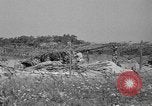 Standbild 55 Brigade AAA 90 mm Kanone unter camouflage Netting Hammond Louisiana USA, 1943, aus Sekunde 6 historischem Filmmaterial Videoclip 65675050732