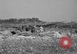 Standbild 55 Brigade AAA 90 mm Kanone unter camouflage Netting Hammond Louisiana USA, 1943, aus Sekunde 7 historischem Filmmaterial Videoclip 65675050732