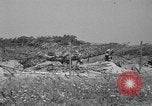 Standbild 55 Brigade AAA 90 mm Kanone unter camouflage Netting Hammond Louisiana USA, 1943, aus Sekunde 9 historischem Filmmaterial Videoclip 65675050732