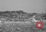 Standbild 55 Brigade AAA 90 mm Kanone unter camouflage Netting Hammond Louisiana USA, 1943, aus Sekunde 10 historischem Filmmaterial Videoclip 65675050732
