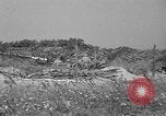 Standbild 55 Brigade AAA 90 mm Kanone unter camouflage Netting Hammond Louisiana USA, 1943, aus Sekunde 13 historischem Filmmaterial Videoclip 65675050732