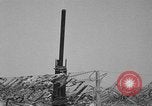 Standbild 55 Brigade AAA 90 mm Kanone unter camouflage Netting Hammond Louisiana USA, 1943, aus Sekunde 20 historischem Filmmaterial Videoclip 65675050732