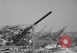 Standbild 55 Brigade AAA 90 mm Kanone unter camouflage Netting Hammond Louisiana USA, 1943, aus Sekunde 33 historischem Filmmaterial Videoclip 65675050732