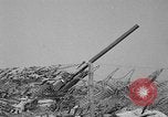 Standbild 55 Brigade AAA 90 mm Kanone unter camouflage Netting Hammond Louisiana USA, 1943, aus Sekunde 41 historischem Filmmaterial Videoclip 65675050732