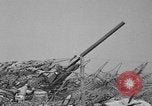 Standbild 55 Brigade AAA 90 mm Kanone unter camouflage Netting Hammond Louisiana USA, 1943, aus Sekunde 43 historischem Filmmaterial Videoclip 65675050732