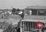 Standbild 55 Brigade AAA 90 mm Kanone unter camouflage Netting Hammond Louisiana USA, 1943, aus Sekunde 61 historischem Filmmaterial Videoclip 65675050732