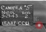Immagine di Artiglieri contraerei buttare fuori il camuffamento e pistole di manovra Hammond Louisiana USA, 1943, secondo 1 filmato di repertorio 65675050733