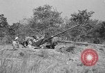 Immagine di Artiglieri contraerei buttare fuori il camuffamento e pistole di manovra Hammond Louisiana USA, 1943, secondo 10 filmato di repertorio 65675050733