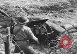 Immagine di Artiglieri contraerei buttare fuori il camuffamento e pistole di manovra Hammond Louisiana USA, 1943, secondo 38 filmato di repertorio 65675050733