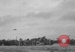 Standbild 55 Brigade AAA-gun crew Züge bei gunnery range Hammond Louisiana USA, 1943, aus Sekunde 43 historischem Filmmaterial Videoclip 65675050735