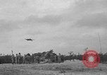Standbild 55 Brigade AAA-gun crew Züge bei gunnery range Hammond Louisiana USA, 1943, aus Sekunde 45 historischem Filmmaterial Videoclip 65675050735